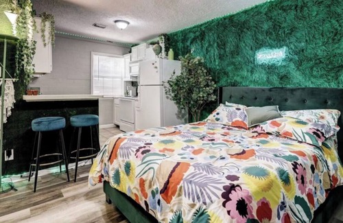 Montrose Apartment | “The greenhouse effect”