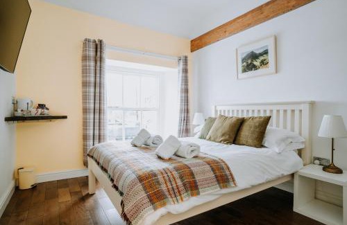 Longnor Hotel | The Greyhound Inn Warslow