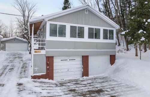 Boyne Falls House | The Grove 1/2 mile from Boyne Mountain Sleeps 4