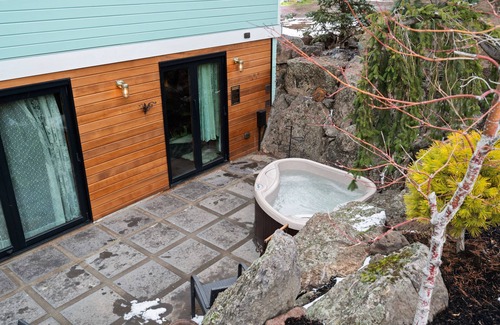 Orchard District Apartment | The Grove at Midtown Manor - King Beds & Hot Tub!