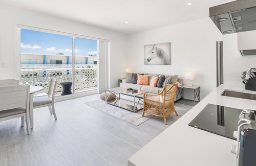 Seven Mile Beach Apartment | The Grove
