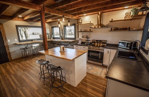 Lindsborg Cabin | The Guesthouse Getaway