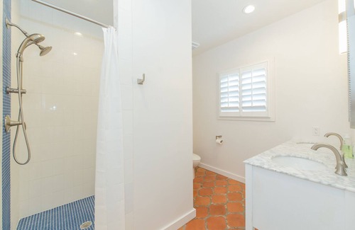 Uvalde House | The Hacienda Room (4)