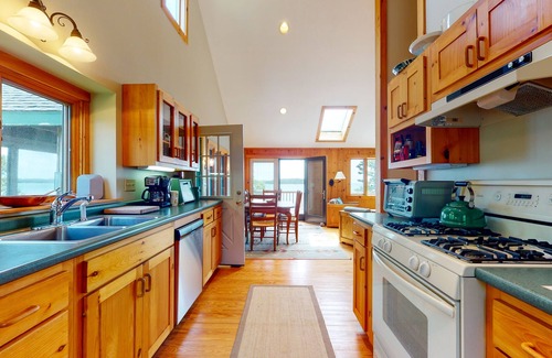 Milbridge House | "The Hall House" - Waterfront 3-bed plus loft, Sleeps 8