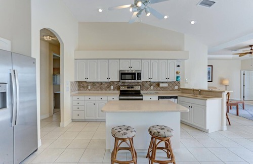 Cape Coral Villa | The Hammock - Beautiful waterfront 4 bedroom home with heated pool