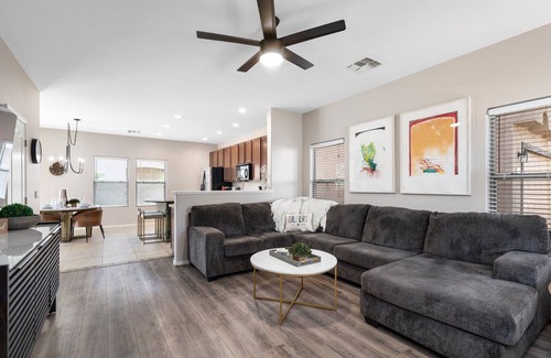 Gilbert House | "THE HAMPTON" Gilbert I Designer Style + Comfort I 3bed/2.5bath