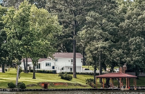 Lone Star House | The Hap Haven- a Charming Lakefront Retreat in East Texas - Perfect Getaway!
