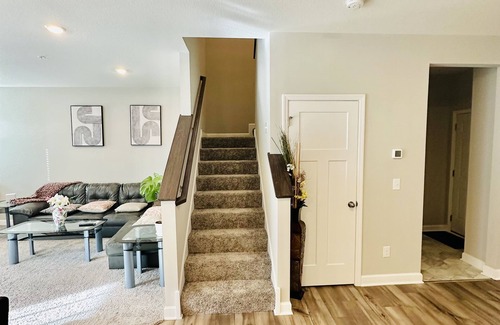 Maple Grove House | The Happy Hideaway suitable for family and friend's getaway.