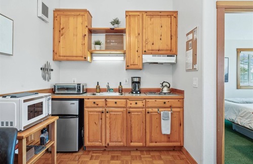 Downtown Cannon Beach House | The Harrison Inn * Blue Sky Suite - New Listing! Beachcomber Vacation Homes