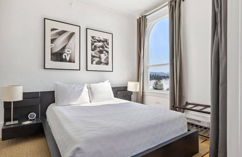 Lake Placid Hotel | The Haus on Mirror Lake Suite 6