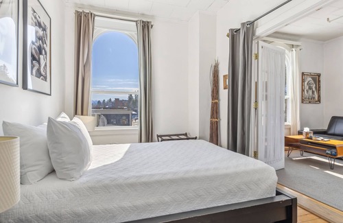 Lake Placid Hotel | The Haus on Mirror Lake Suite 6