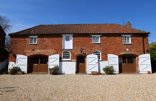 Lincoln House | The Hayloft - Warm, romantic and relaxing with wood-burning stove. Dogs welcome