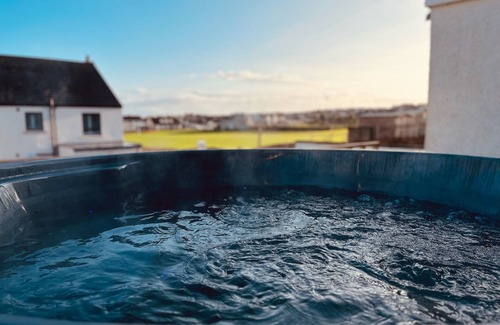 Portstewart House | The Heather Dew, Portstewart. Boutique home, 5 minutes walk from the promenade.
