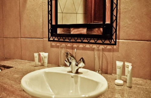 Kilimani Hotel | The Heron By Sarovar Portico India