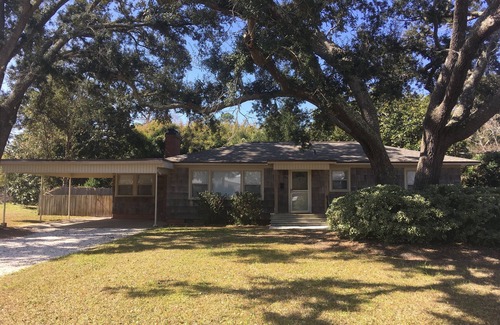 Warrington House | The Heron Hideaway-entire private home near NAS