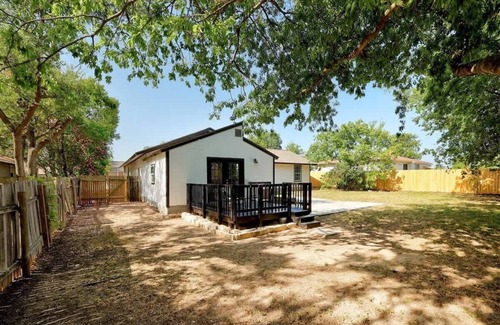 Greenslopes At Lake Creek House | The Hiatus | Dog-Friendly Round Rock Retreat