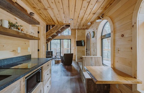 Laurelville Cabin | The Hickory Treehouse w/Suspension Bridge
