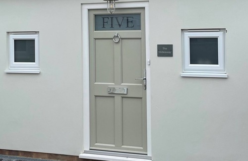 Mudeford House | 'The Hideaway' - a recently renovated house in Mudeford close to the beach and quay