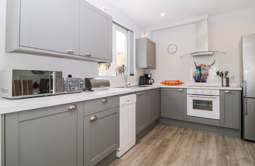 Burgh Island Cottage | THE HIDEAWAY, family friendly, with a garden in Aveton Gifford