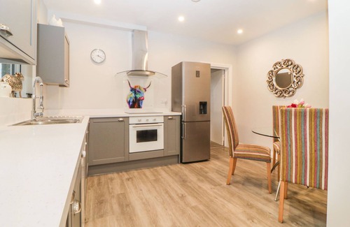 Burgh Island Cottage | THE HIDEAWAY, family friendly, with a garden in Aveton Gifford