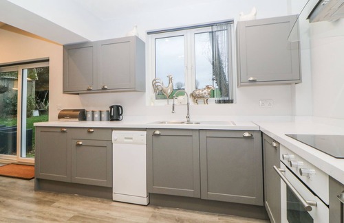 Burgh Island Cottage | THE HIDEAWAY, family friendly, with a garden in Aveton Gifford