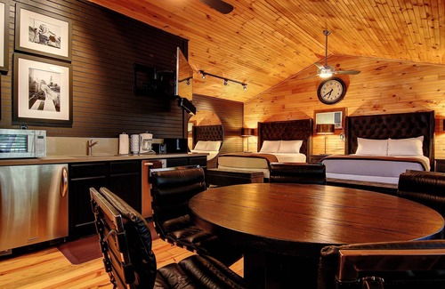 New Braunfels Cabin | The Hideout 5 Bedroom Home by RedAwning