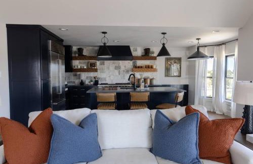 Washington House | The Hideout