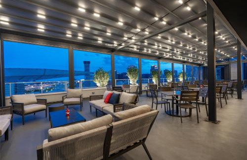 Arts/Warehouse District Hotel | The Higgins Hotel New Orleans, Curio Collection by Hilton
