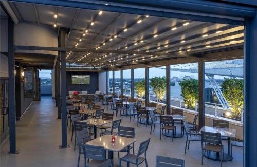 Arts/Warehouse District Hotel | The Higgins Hotel New Orleans, Curio Collection by Hilton