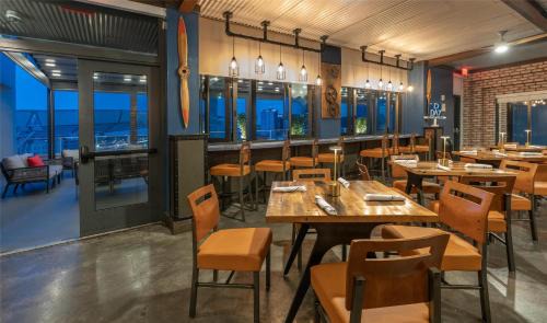 Arts/Warehouse District Hotel | The Higgins Hotel New Orleans, Curio Collection by Hilton