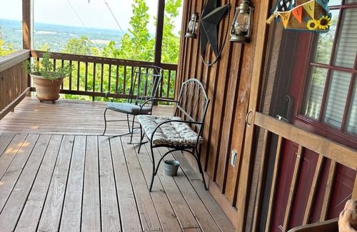 Mountain View Cabin | The Hilltop Cabins - Music Room