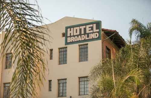 East Village Apartment | The Historic Broadlind Hotel at Long Beach Convention Center