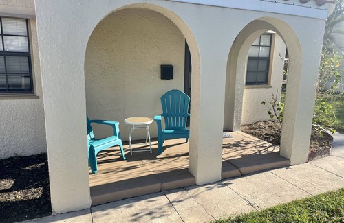 Valencia Terrace Cottage | The Historic McGregor Cottage