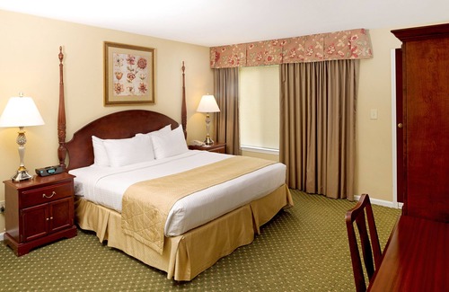 Berkeley Resort | The Historic Powhatan Williamsburg-1 BEDROOM 1 KG GROUND FLOOR SUITE W/SOFABED
