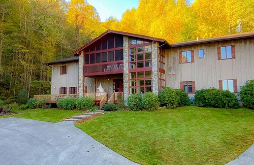 Whittier Cabin | The Hive Lodge - A Place Where Busy Bees Rest