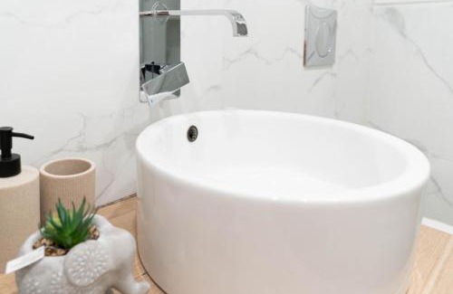 Thissio Apartment | The Homely Hideaway