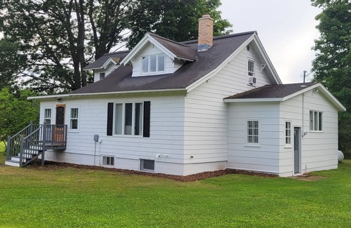 Chassell House | The Homestead - modern beauty, spacious, private, super clean!
