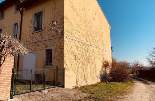 Monticelli Pavese Apartment | The House in the Fields Country House