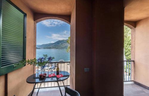 Fiumelatte Apartment | The house with red sunsets