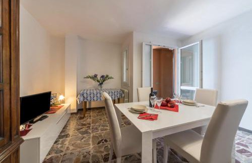 Fiumelatte Apartment | The house with red sunsets
