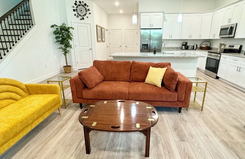 Sanford House | The Hub on Cypress Ave - walk to downtown Sanford