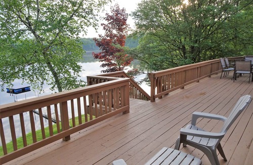 Le Roy House | The Hydeaway at Sunrise Lake - large lakefront family vacation home, sleeps 13
