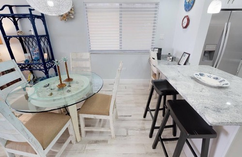 Seven Mile Beach Apartment | The Islands Club