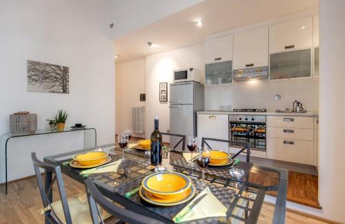 Le Cure Apartment | The Italian Courtyard with free parking nearby