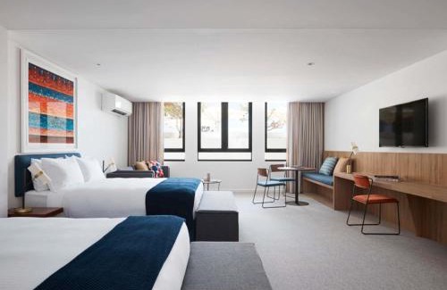 Spring Hill Hotel | The Johnson Brisbane - Art Series