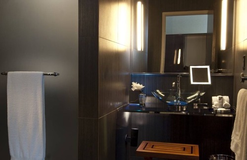 Downtown Dallas Hotel | The Joule Dallas – Loft Suite with Open Layout and City View Windows