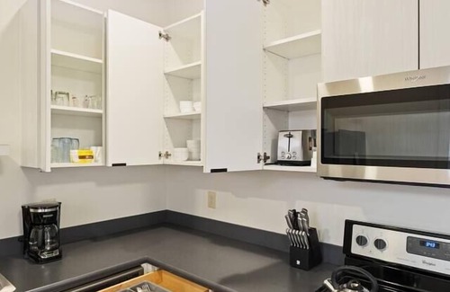 East Market District Condo | The Kentucky Mule-Huge 1BR/Stay Nulu Marketplace