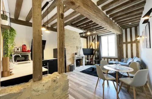 Chartres Apartment | The Kiki's Home