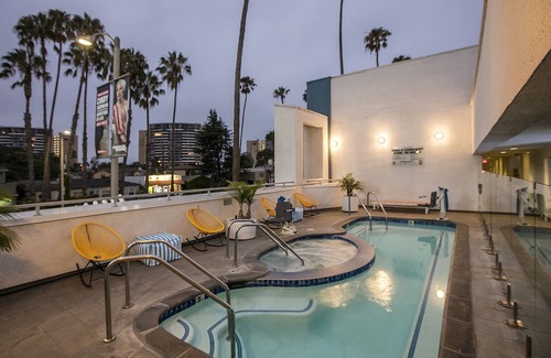 Venice Hotel | The Kinney Venice Beach, 2 Boulevard City View 2 Queens!