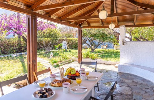 Vathianos Kampos House | The Kokkini Beach Retreat